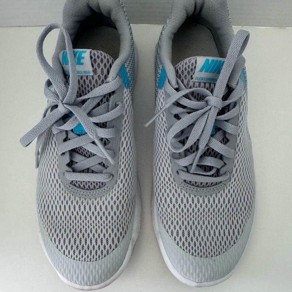 Nike Women’s Flex Experience RN 6 Grey Sneakers Size 6